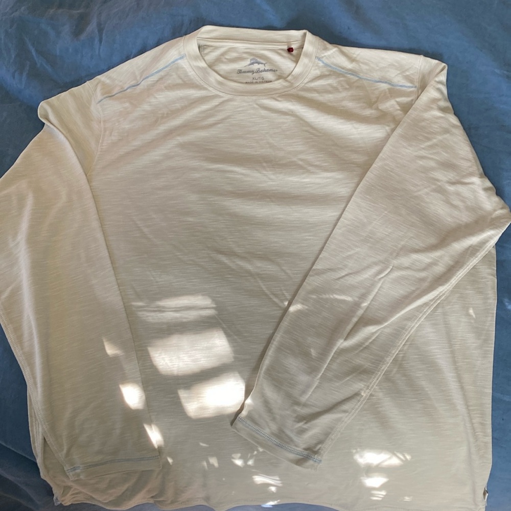 Men’s XL Tommy Bahama long-sleeve Easy care tee shirt in cream with light blue